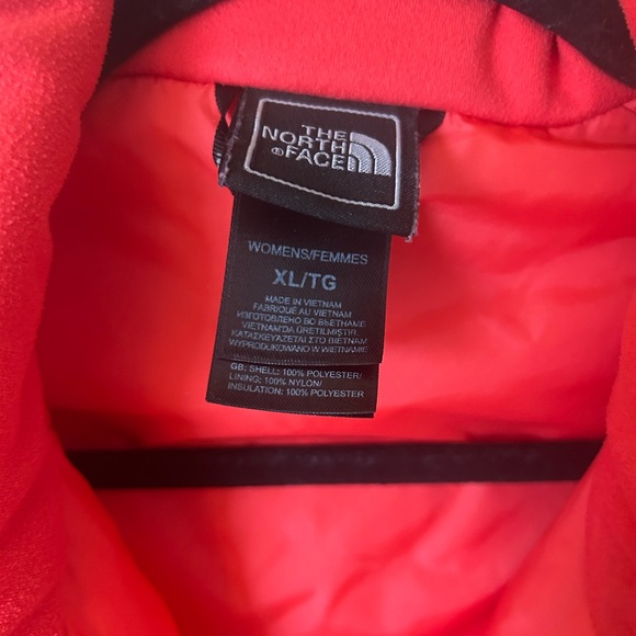 The North Face Men's Bright Red Lightweight Jacket - Picture 2 of 3